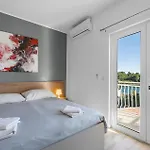 Awesome In With House Sea View Apartman Pirovac