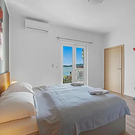 Stunning Apartment In Pirovac With Wifi Appartement *