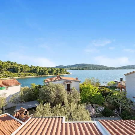 Awesome In With House Sea View Apartman