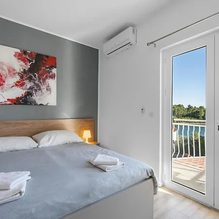 Lovely In With Wifi Apartment Pirovac