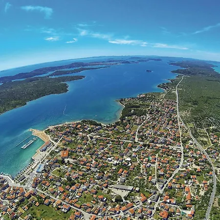 Stunning Apartment In Pirovac With Wifi Appartement *