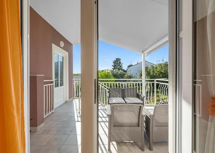 Lovely In With Wifi Apartman